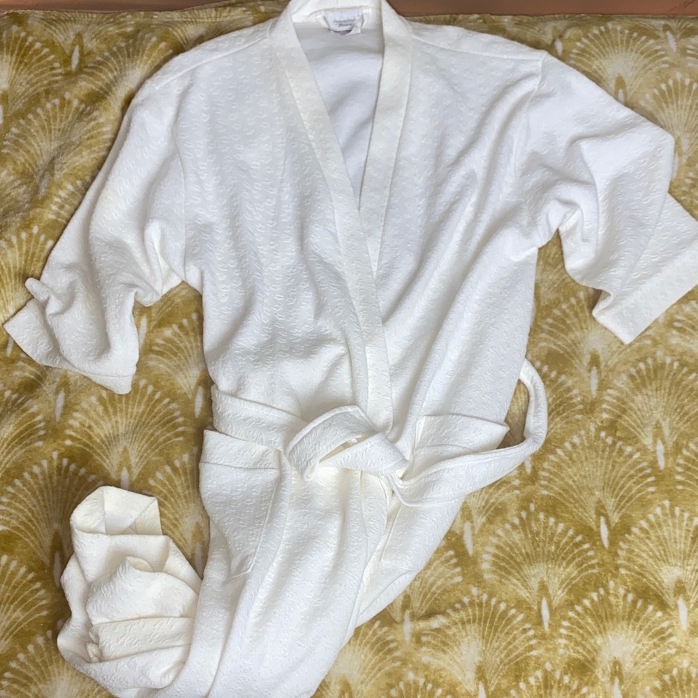 VTG White Textured Robe - Picture 3 of 3